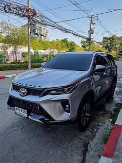 รถ SUV ให้บริการ